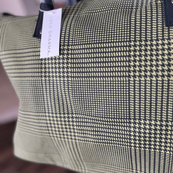 Lulu Dharma Weekender Bag - Picture 5 of 9